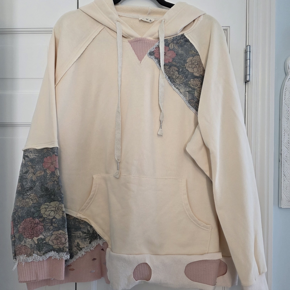 POL Cream Knit Sweatshirt; Size XXL; New Runs Very Big, Closer To 3xl.